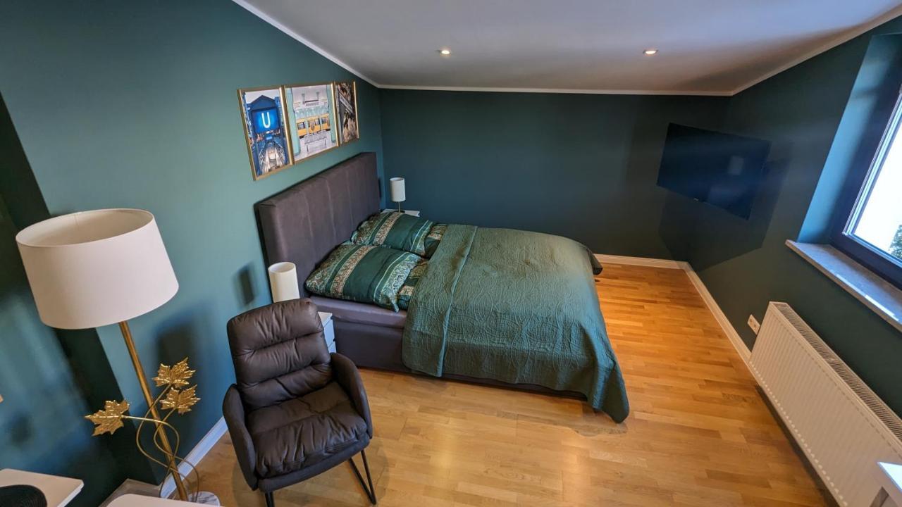 3 Rooms - Zimmervermietung Naehe Flughafen Ber - Gratis Wlan, Parken & Netflix Berlim Exterior foto