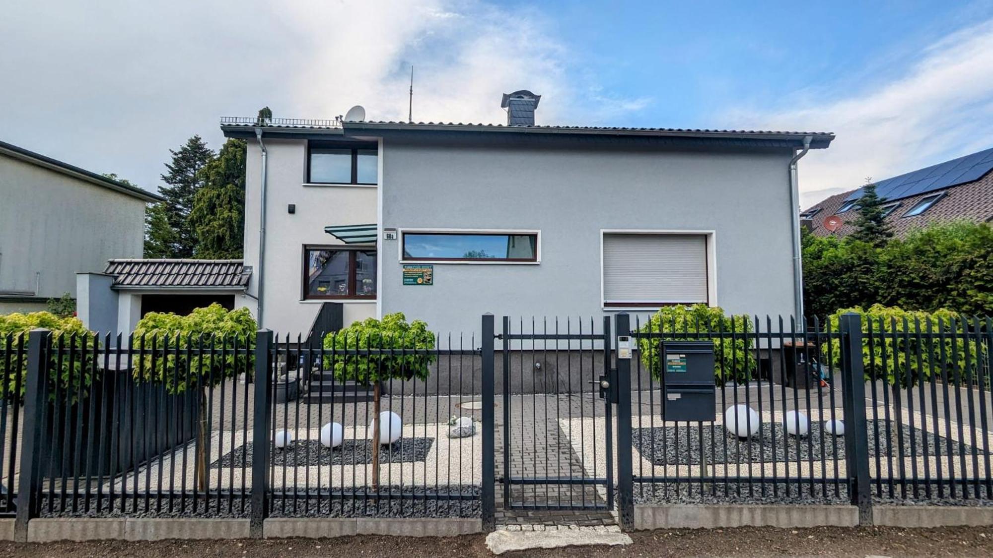 3 Rooms - Zimmervermietung Naehe Flughafen Ber - Gratis Wlan, Parken & Netflix Berlim Exterior foto